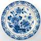 Delfter Wandteller, Manufaktur "de porcelaine fles", mit floraler Blaumalerei, Dm. 25 cm - Foto 1