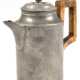 Kleine norddeutsche Zinn-Kaffeekanne, mit eckigem Holzhenkel, Gebrauchspuren, H. 13 cm - photo 1