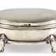 Deckeldose auf 4 gebogenen Füßchen, oval, 925er Silber, Birmingham 1904, innen mit grünem Samt ausgeschlagen, Wandung leicht gedellt, Ges.-Gew. 59,3 g, 3,5x7,5x5,5 cm - photo 1