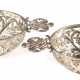 Paar Schalen, oval, 925er Schalen, London 1893, William Carter, floral durchbrochene Wandung, seitliche durchbrochen gearbeitete Handhaben mit halbplastischen Engelsköpfen, Ges.-Gew. 183,6 g, 4x17,5x8 cm - photo 1