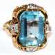 Aquamarin-Ring, 585er GG/ WG, Santa Maria-Aquamarin in reich verzierter Fassung, die mit 4 kl. Brillanten besetzt ist, Meisterpunze, Ges.-Gew. 8,19 g, RG 55,5 - Foto 1