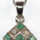 Anhänger mit Kette, 925er Silber, Diamanten von ca. 0,08 ct. und Smaragde um Carree-Schliff, Anhänger mit Öse ca. 2,8 cm, Kettenlänge ca. 46 cm - photo 1
