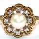Ring, 585er GG, besetzt mit 1 Perle mit Dm. von 0,7 cm, die von 8 Brillanten von zus. ca. 0,08 ct. umrandet wird, Ges.-Gew. 4,39 g, RG 55,5 - Foto 1