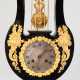 Lyra-Pendule, Honoré Pons, Paris um 1830, Prunkpendel mit Blattfederaufhängung oberhalb des Uhrwerkes schwingend, 1/2-Stundenschlag auf Glocke, ebonisiertes Holzgehäuse mit vergoldeten Bronzeappliken, funktionstüchtig, 5… - photo 1