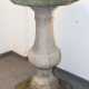 Große Vogeltränke, Stein, achteckige Schale auf achteckigem, getrepptem Fuß mit Balustersäule (repariert), H. 96 cm, Dm. 58 cm - photo 1