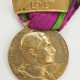 Sachsen Coburg Gotha: Sachsen Ernestinischer Hausorden, Carl Eduard, Goldene Medaille, mit Datumsspange 1917. - фото 1