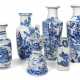 Sechs unterglasurblau dekorierte Vasen aus Porzellan - фото 1
