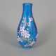 Kleine Yuhuchun-Vase aus Peking-Glas mit Emailmale… - photo 1