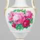 Große Meissen Henkelvase mit Rosendekor in der Art… - Foto 1