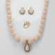 Engelshaut-Korallen-Parure Collier, Paar Ohrclips … - photo 1