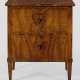 Biedermeier-Pfeilerkommode Nussbaum, furniert. Ger… - фото 1