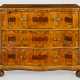 Barock-Kommode Nussbaum, furniert. Gerader, querre… - photo 1