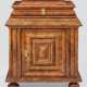 Barock-Halbschrank Nussbaum, furniert. Gerader, re… - photo 1