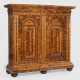 Großer Barock-Dielenschrank Nussbaum, furniert. Ge… - photo 1