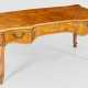 Großes Bureau plat im Barock-Stil Helles Nussbaum,… - Foto 1