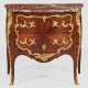 Belle Epoque-Kommode Nussbaum, furniert. Dreiseiti… - Foto 1