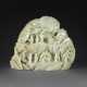 A CARVED PALE GREENISH WHITE JADE MOUNTAIN - Foto 1