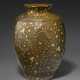 A GOLD-SPLASHED BRONZE `THREE ABUNDANCES` OVOID JAR - Foto 1