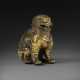 A GILT-BRONZE FIGURE OF A SEATED MYTHICAL BEAST - Foto 1