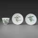 A RARE PAIR OF FAMILLE VERTE `PEACH` SAUCERS - Foto 1