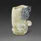 A SMALL WELL-CARVED PALE GREENISH-WHITE AND GREY JADE RHYTON - Foto 1