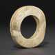 AN IVORY-COLORED JADE BRACELET - photo 1