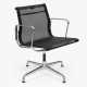Charles & Ray Eames, Armlehnstuhl "Modell EA 108" - фото 1