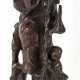 Japanische Holzskulptur "Alter Weiser mit Kind", Ende 19. Jh., H. 77 cm - Foto 1