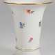 Meissen-Kratervase, Streublume mit Goldrändern, 1. Wahl, Stand mit min. Chip, H. 16,5 cm - photo 1