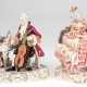 2 Porzellan-Figuren im Rokokostil, Dresden, "Das Duett- Dame am Piano und Herr mit Cello" und "Dame im Rüschenkleid auf Recamiere sitzend", jeweils mit reichem Spitzenbesatz (etwas best.). polychrom … - Foto 1