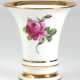 Kratervase, Fürstenberg nach 1914, Rote Rose, breite Goldränder, H. 14,3 cm - фото 1
