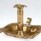 Biedermeier-Tellerleuchter, Messing, rechteckiger Teller mit Handhabe, Rand defekt, Gebrauchspuren, H. 12,5 cm - фото 1