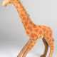 Große Steiff-Figur "Stehende Giraffe", 1950er Jahre, Knopf im Ohr, Mohairfell, Gebrauchspuren, H. ca. 70 cm - photo 1