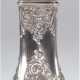 Zuckerstreuer, Sheffield 1895, Henry Wigfull, 925er Silber, punziert, 204 g, 4-kantige, sich verjüngende Form mit Floral- und Rocaillenrelief, Streukopf mit Fackelbekrönung, H. 20 cm - Foto 1