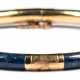 Armreif mit Scharnier, 14 k GG, besetzt mit Lapislazuli, Federverschluss mit Sicherheitskettchen, Ges.-Gew. 14,37 g, Innen-Dm. 5,9 cm - photo 1