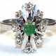 Smaragd-Brillant-Ring, 585er WG, besetzt mit rund facettiertem Smaragd und 8 Brillanten von zus. ca. 0,16 ct. Ges.-Gew. 3,65 g, RG 52 - photo 1