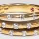 Brillant-Ring, 750er Gold, dreigeteilte Schiene besetzt mit 15 Brillanten von zus. ca. 0,30 ct., innen in der Schiene 1 kleiner Rubin, Ges.-Gew. 10,41 g, RG 57 - фото 1
