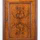 Pfeilerschrank, um 1840, Nußbaum furniert, 1-türiger Korpus mit 3 Schubfächern und 4 Einlegeböden, Gebrauchspuren, 157x82x49 cm - photo 1