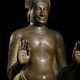 A GILT COPPER ALLOY FIGURE OF BUDDHA - Foto 1