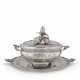 SOUPIÈRE ET SON COUVERCLE, LE PRÉSENTOIR ASSORTI,EN ARGENT ALLEMAND - Foto 1 SOUPIÈRE ET SON COUVERCLE, LE PRÉSENTOIR ASSORTI,EN ARGENT ALLEMAND - Foto 1
