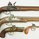 Lot Perkussions- und Steinschlosspistolen - 4 Exemplare. - photo 1 Lot Perkussions- und Steinschlosspistolen - 4 Exemplare. - photo 1