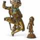 A GILT-COPPER ALLOY FIGURE OF VAJRAVARAHI AND A GILT-COPPER ALLOY FIGURE OF DEVI - Foto 1