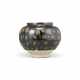 A HENAN RUSSET-SPLASHED BLACK-GLAZED JAR - фото 1