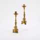 PAIR OF BAROQUE BRASS CANDLESTICKS - Foto 1