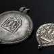 2 Diverse indische tropfenförmige und runde Amulet… - Foto 1 2 Diverse indische tropfenförmige und runde Amulet… - Foto 1