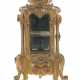 Miniatur-Vitrine Frankreich, 1. Drittel 20. Jh., im Rokoko-Stil mit 3 … - photo 1 Miniatur-Vitrine Frankreich, 1. Drittel 20. Jh., im Rokoko-Stil mit 3 … - photo 1