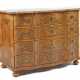 Vierschübige Barock-Kommode Mitte 18. Jh., Nussbaummaser furniert und … - photo 1 Vierschübige Barock-Kommode Mitte 18. Jh., Nussbaummaser furniert und … - photo 1