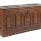 Barock-Truhe mit Intarsiendekor 18. Jh., Eiche massiv u. a. Hölzer im … - photo 1