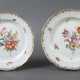 Zwei Speiseteller mit Blumenmalerei und Ozierrand KPM Berlin, um 1915,… - photo 1 Zwei Speiseteller mit Blumenmalerei und Ozierrand KPM Berlin, um 1915,… - photo 1