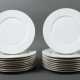 Satz von 18 Platztellern ''Urania'' KPM Berlin, Weißporzellan glasiert… - photo 1 Satz von 18 Platztellern ''Urania'' KPM Berlin, Weißporzellan glasiert… - photo 1
